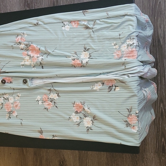 Long Flowing Dress - Picture 2 of 3